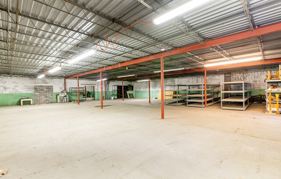 More Photos Of 927 E Madison St, Louisville Warehouse For Sale