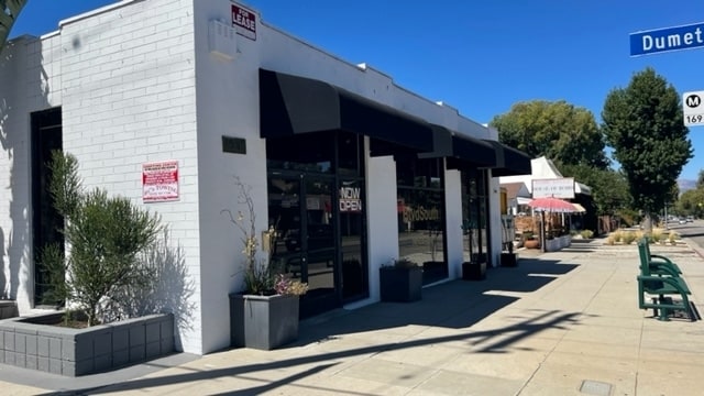 More Photos Of 4901 Dumetz Rd, Woodland Hills Storefront For Lease