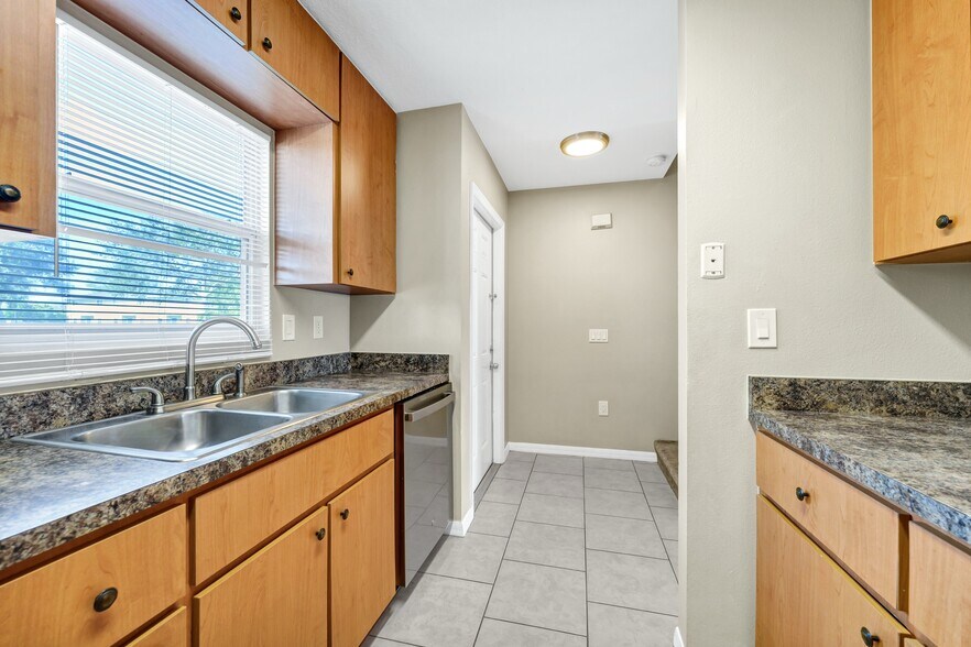 More Photos Of 1007 W 57th Ave W, Bradenton Apartments For Sale