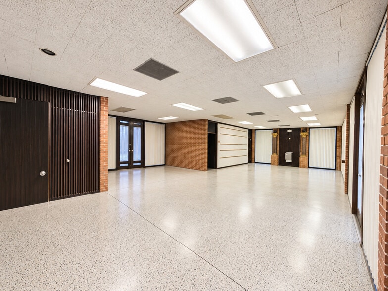 More Photos Of 5700 Colcord Ave, Jacksonville Lodge Meeting Hall For Sale