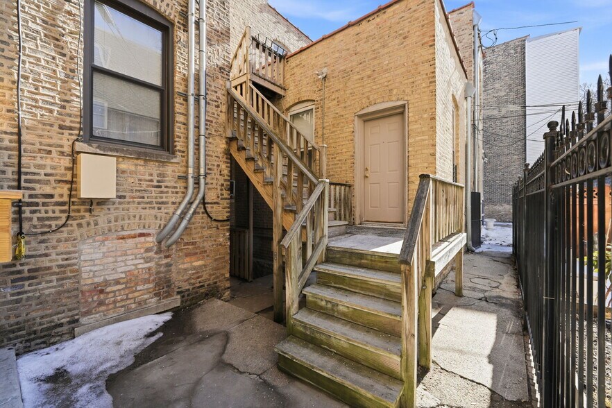 More Photos Of 2424-2428 N Geneva Ter, Chicago Apartments For Sale