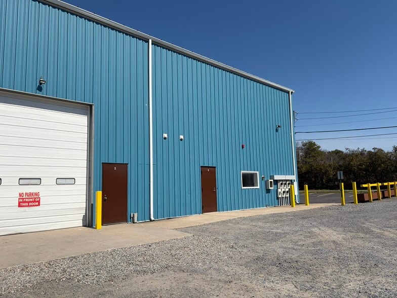 More Photos Of 66 Old Country Rd, Quogue Warehouse For Lease