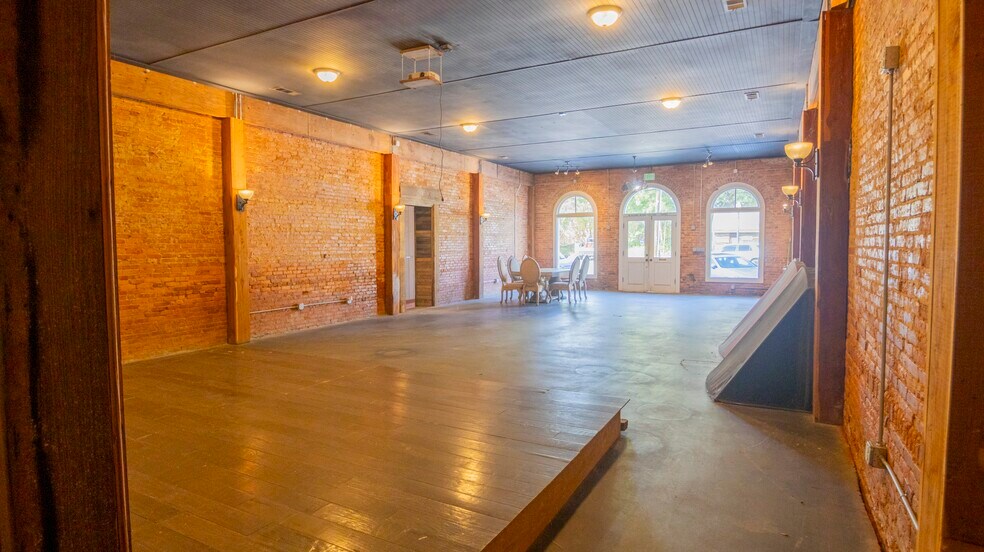 More Photos Of 20 Spring Rd, Molena Storefront For Sale