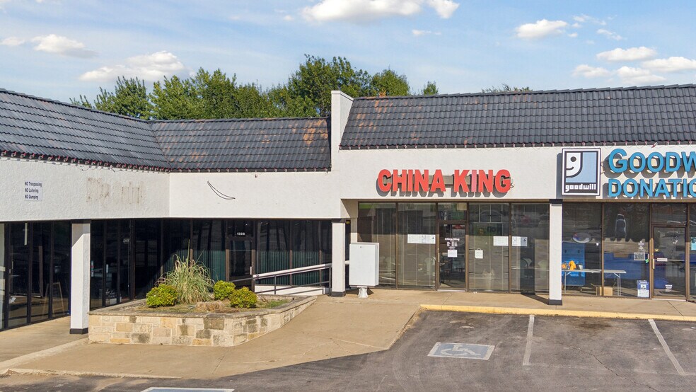 More Photos Of 723-821 W Danforth Rd, Edmond Unknown For Lease