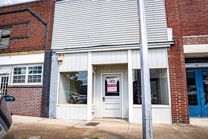 More Photos Of 101 S Main St, Mount Pleasant Storefront Retail Office For Lease