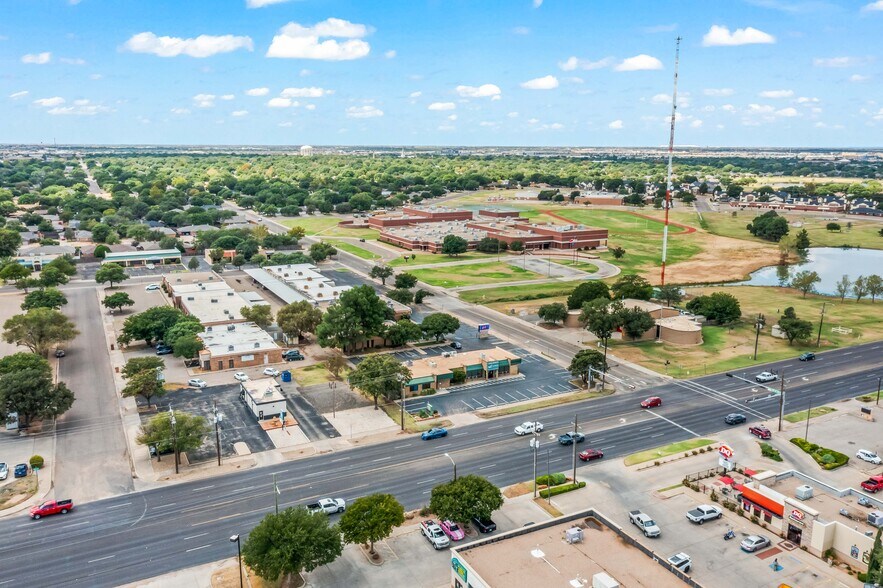 More Photos Of 7902 Slide Rd, Lubbock Veterinarian Kennel For Lease