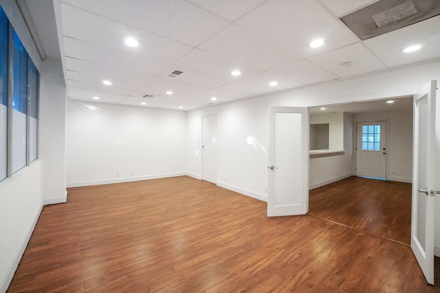More Photos Of 1818 S Western Ave, Los Angeles Office For Lease