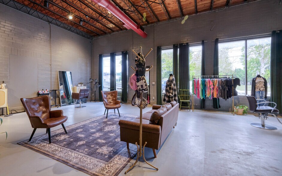 More Photos Of 2302 Main St, Waller Office For Sale