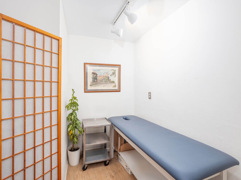 More Photos Of 235 E 49th St, New York Apartments For Sale