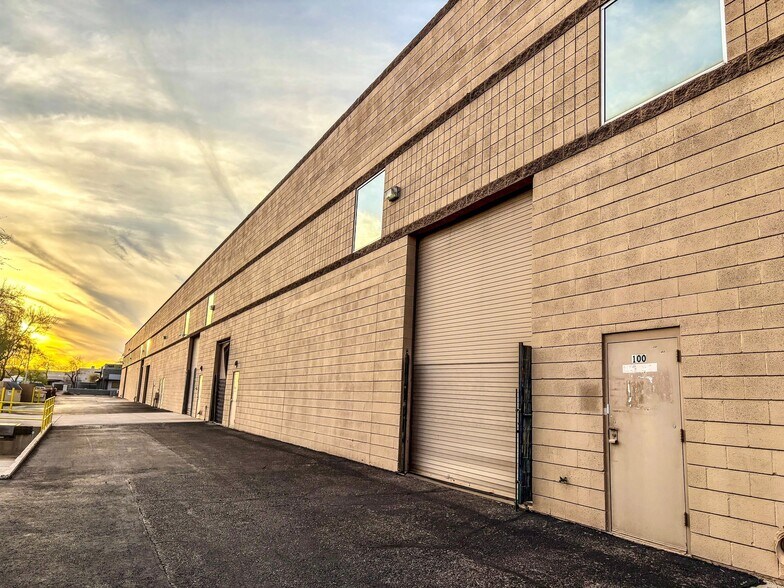 More Photos Of 7777 E Paradise Ln, Scottsdale Light Distribution For Lease