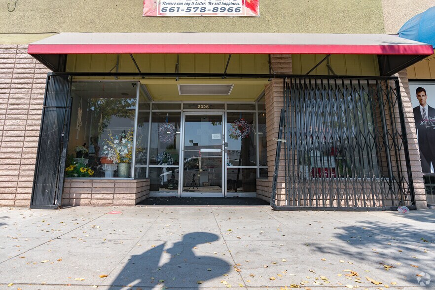 More Photos Of 2021 Chester Ave, Bakersfield Storefront For Lease