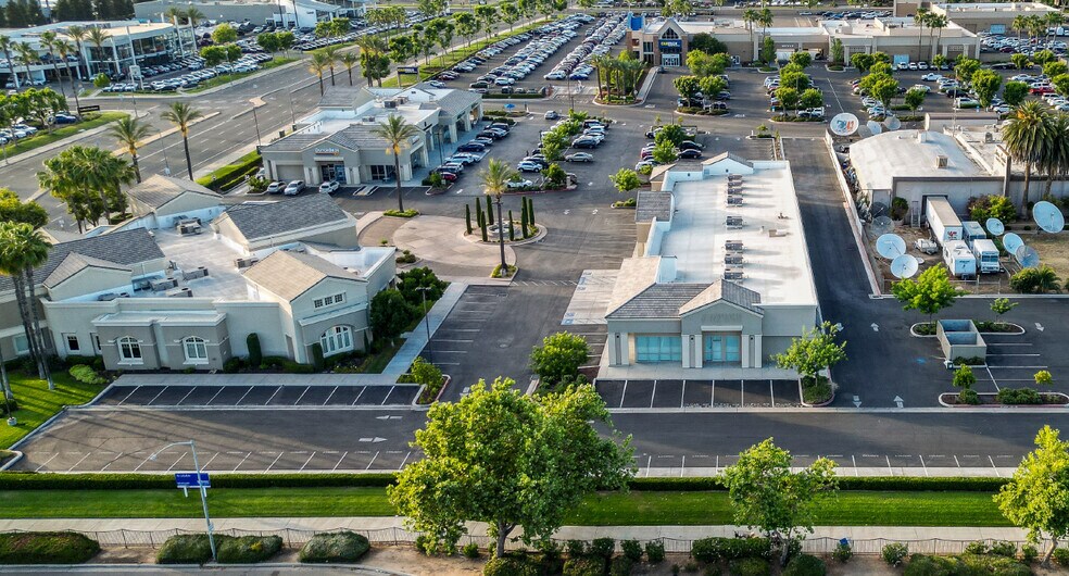 More Photos Of 7010 N Palm Ave, Fresno Freestanding For Lease