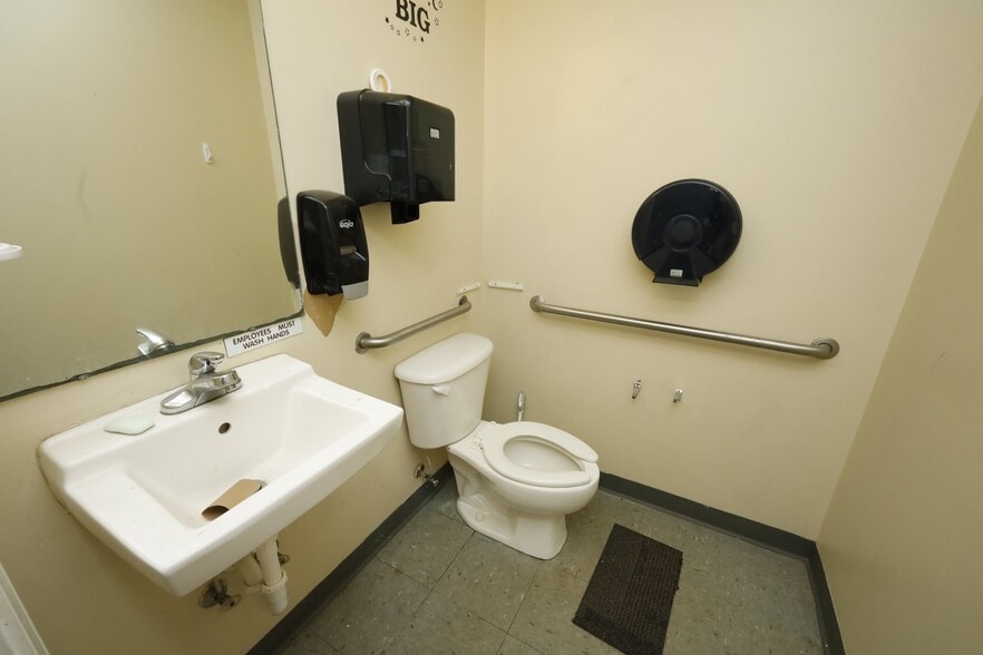 More Photos Of 4122 B Bennett Memorial Rd, Durham Flex For Lease