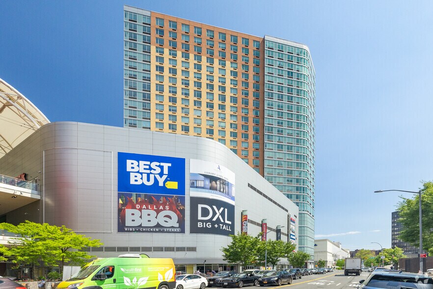 More Photos Of 6135 Junction Blvd, Rego Park Storefront For Lease