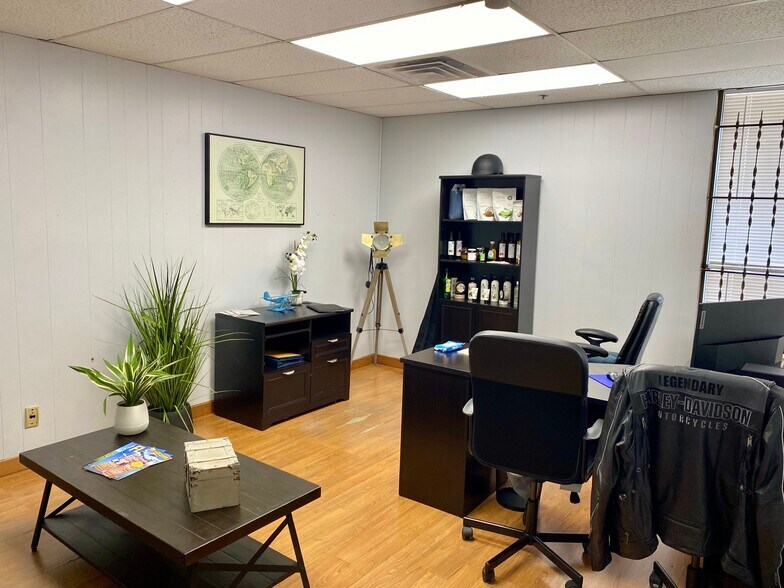 More Photos Of 8134 Interchange Pky, San Antonio Warehouse For Lease