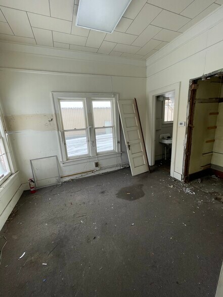 More Photos Of 211 S Elm St, Owosso Flex For Sale