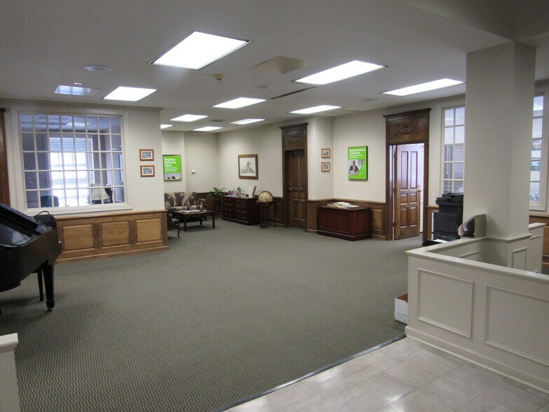More Photos Of 710 Main St, Columbus Office For Sale
