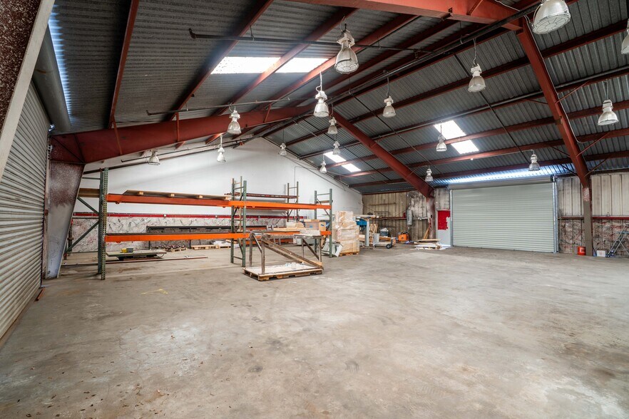 More Photos Of 500 Seminole Blvd, Largo Warehouse For Lease