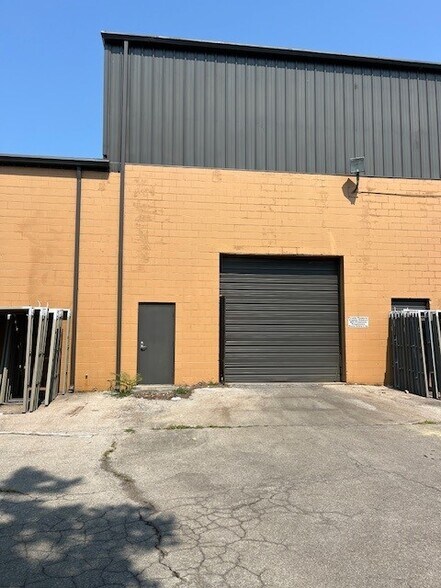 More Photos Of 3453 Aerial Way Dr SW, Roanoke Warehouse For Lease