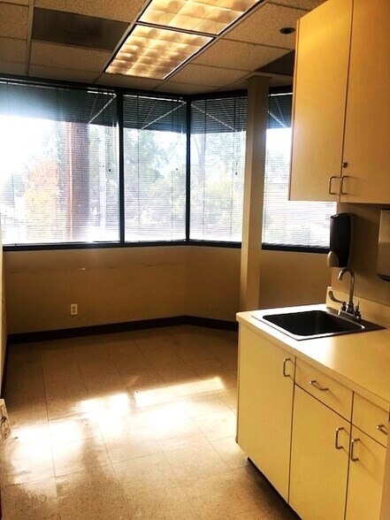 More Photos Of 2031 W Alameda Ave, Burbank Medical For Lease