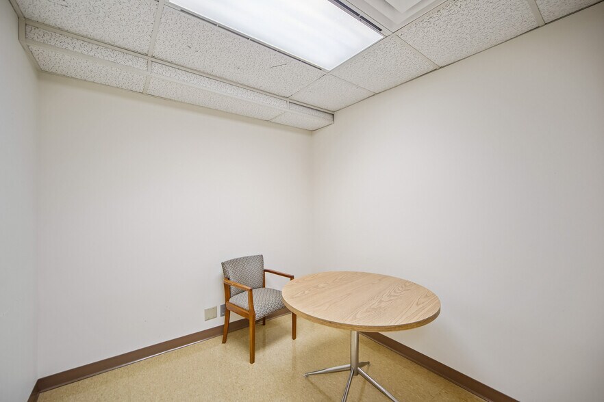 More Photos Of 2805 Beaver Ave, Des Moines Bank For Sale