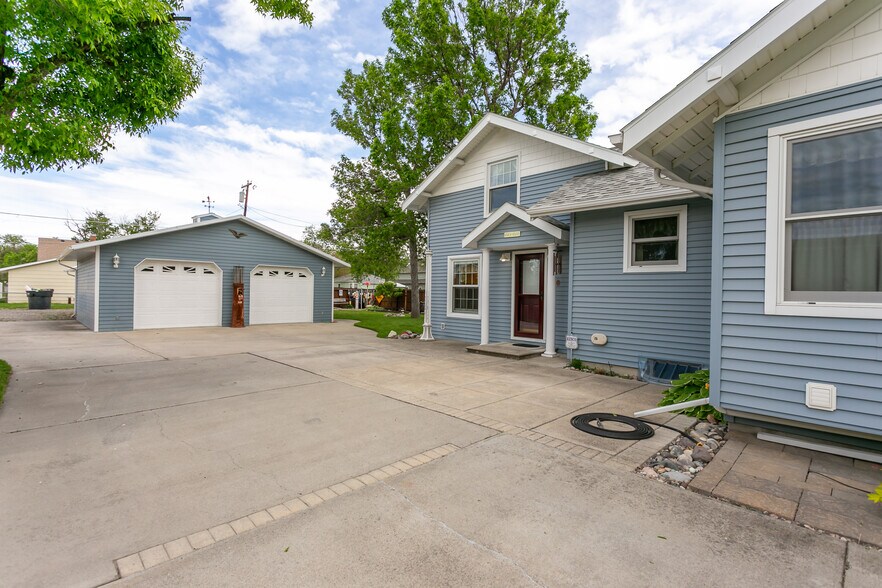 More Photos Of 313 1st Ave, Laurel Office For Sale