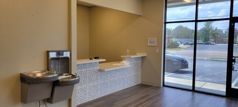 More Photos Of 5107 Summer Ave, Memphis Freestanding For Lease