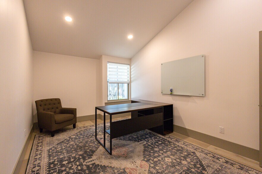 More Photos Of 521 SE 2nd St, Ocala Office For Lease