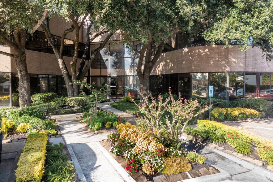 More Photos Of 1220 Blalock Rd, Houston Office For Lease