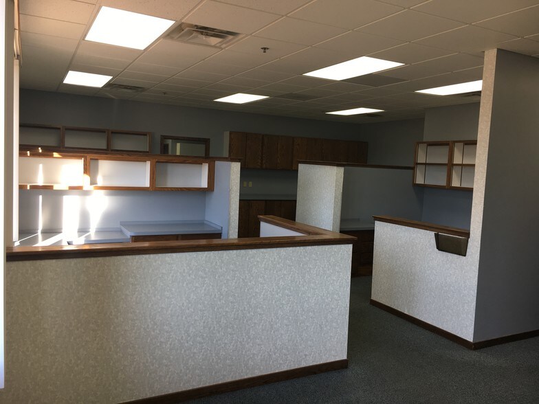 More Photos Of 836 Centennial Way, Lansing Medical For Sale