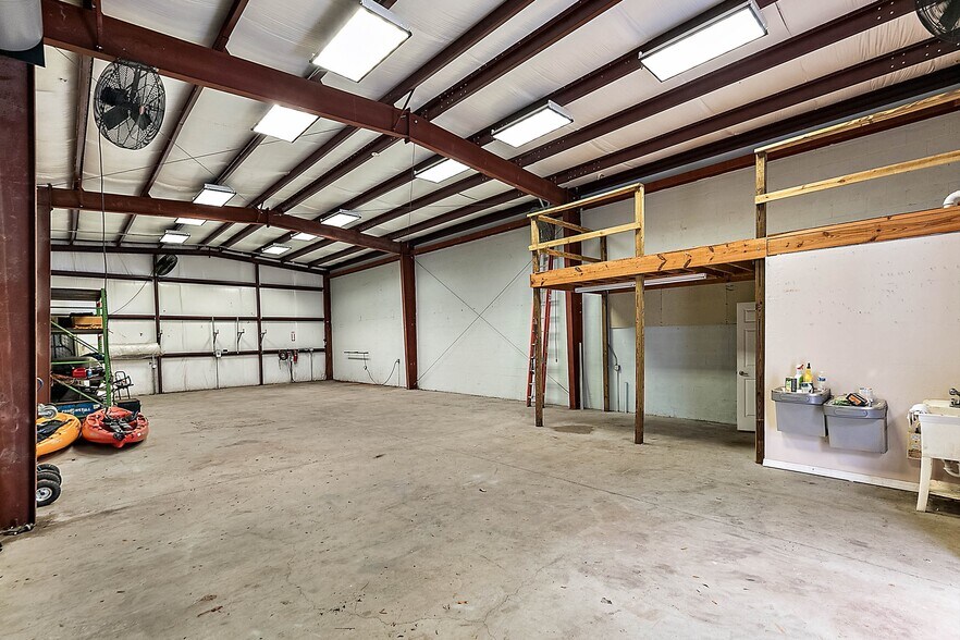 More Photos Of 6790 65th Way N, Pinellas Park Freestanding For Lease