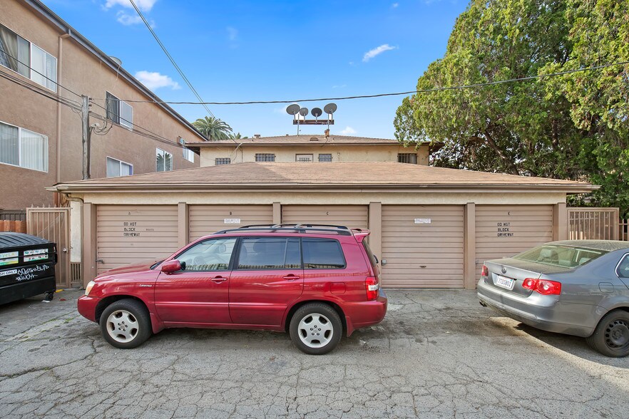 More Photos Of 14643 Friar St, Van Nuys Apartments For Sale
