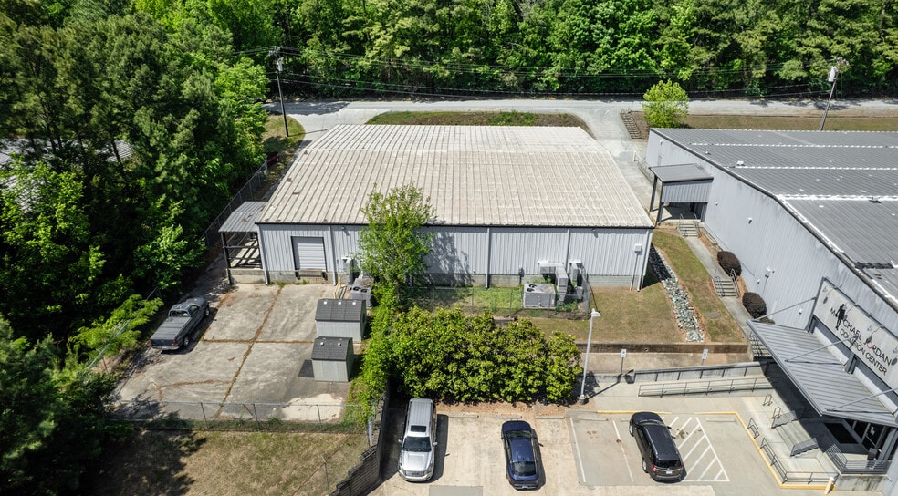 More Photos Of 2907 W Pettigrew St, Durham Warehouse For Lease
