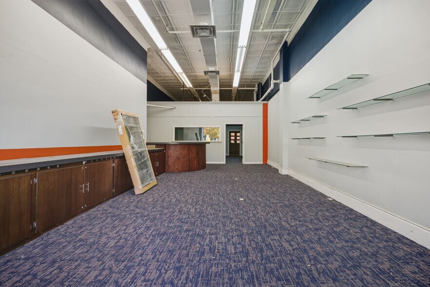 More Photos Of 21-27 N Central Ave, Staunton Office For Lease