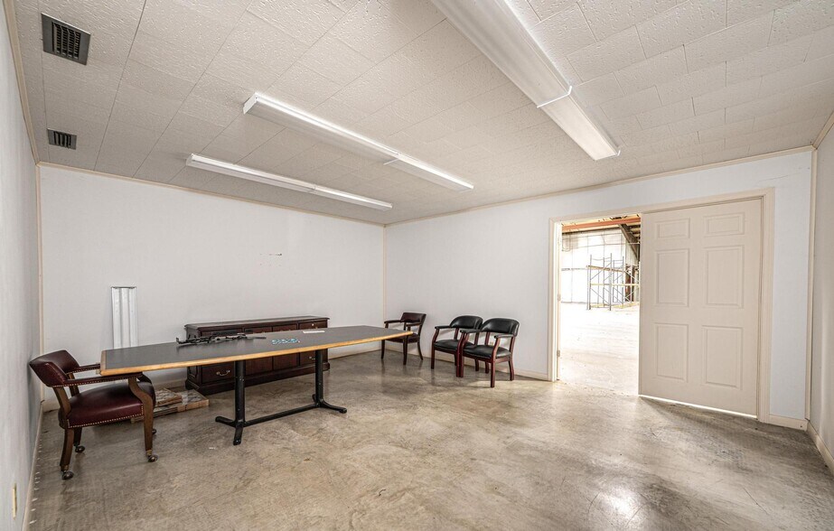 More Photos Of 7626 Cavalier Way, Connellys Springs Warehouse For Lease