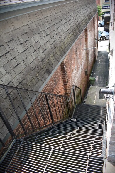 More Photos Of 270 Pleasant St, Northampton Office For Sale