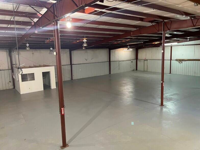 More Photos Of 300 Delano Dr, Manchester Warehouse For Sale