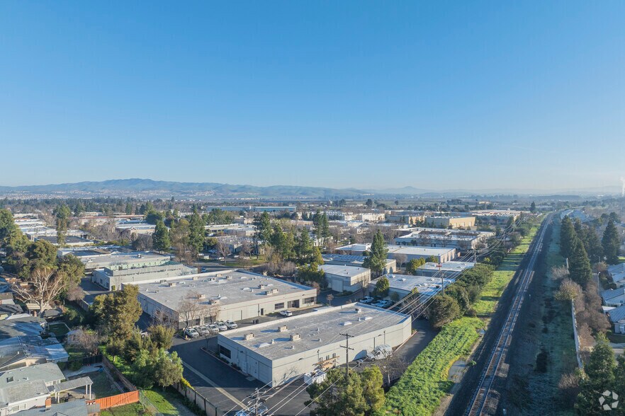 More Photos Of 1063 Serpentine Ln, Pleasanton Research And Development For Lease
