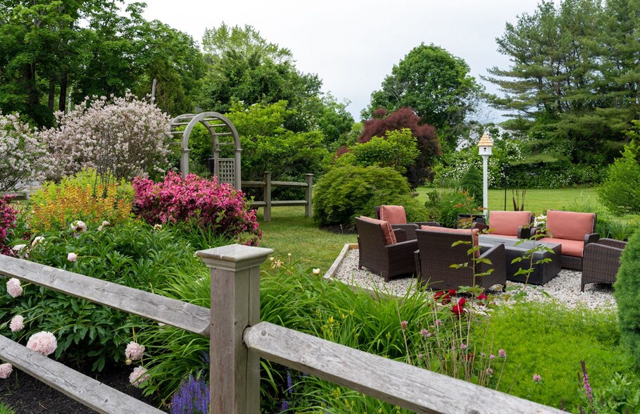 More Photos Of 15 Locke St, Kennebunkport Hospitality For Sale