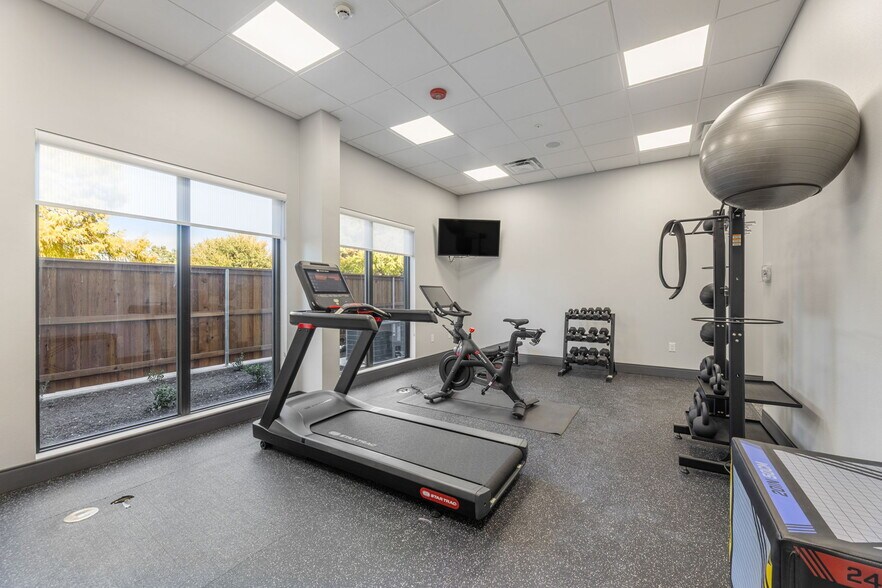 More Photos Of 5356 Roan Rd, Garland Hotel For Sale