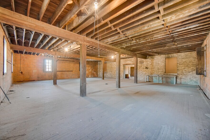 More Photos Of 15300 Greenwood Rd, South Holland Manufacturing For Sale