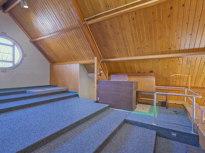 More Photos Of 410 1st St N, Winsted Office For Sale