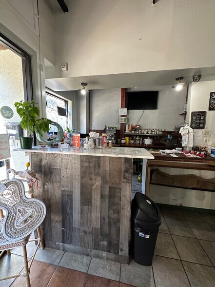 More Photos Of 414 38th St, Union City Storefront For Sale