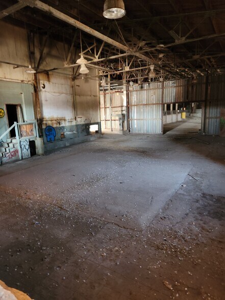 More Photos Of 360 W Commercial Ave, El Centro Warehouse For Lease