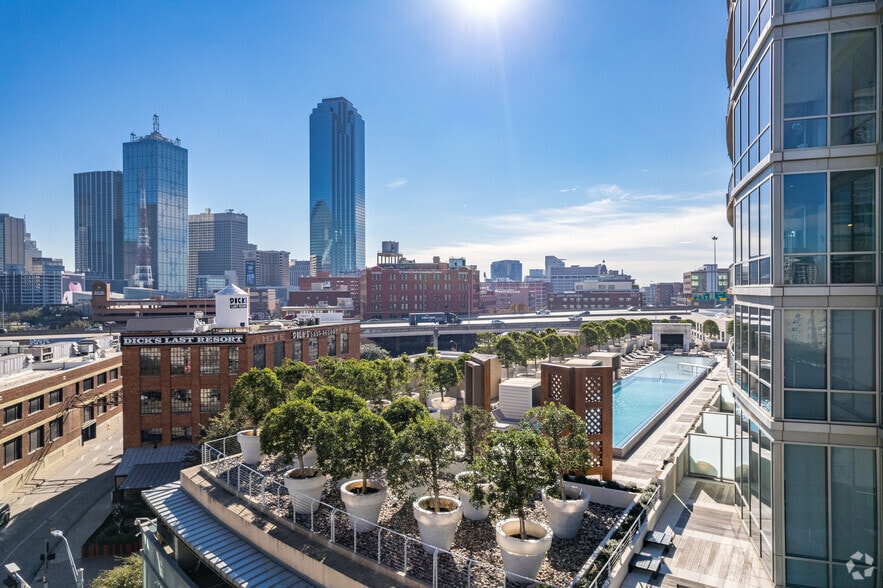 More Photos Of 2200 Victory Ave, Dallas Apartments For Lease
