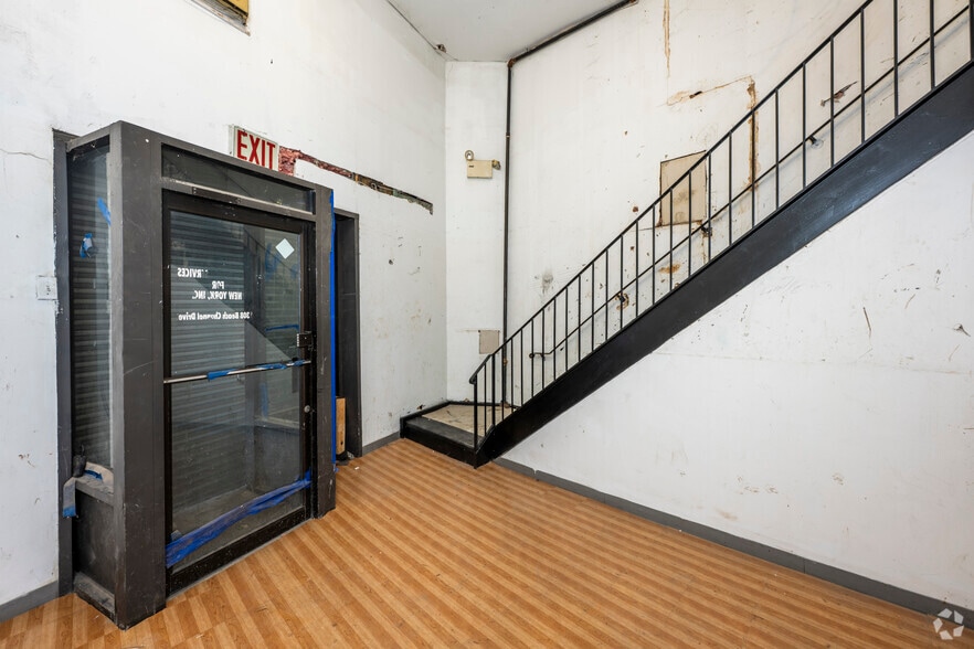 More Photos Of 2146 Mott Ave, Far Rockaway Storefront Retail Office For Lease