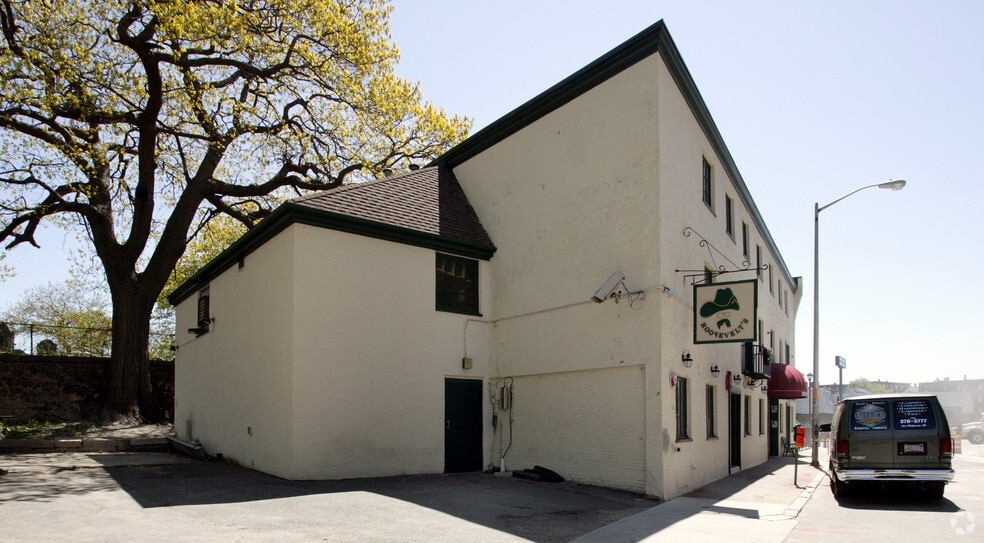 More Photos Of 300 Derby St, Salem Restaurant For Lease