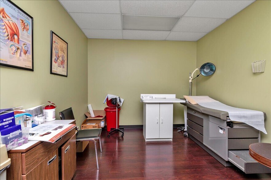 More Photos Of 1620 Front St, East Meadow Medical For Lease