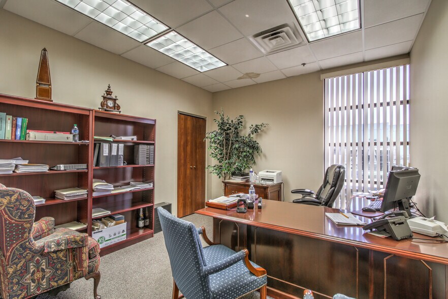 More Photos Of 1349 Galleria Dr, Henderson Office Residential For Lease