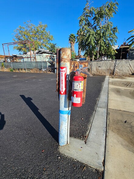 More Photos Of 11026 Roswell Ave, Pomona Industrial For Lease